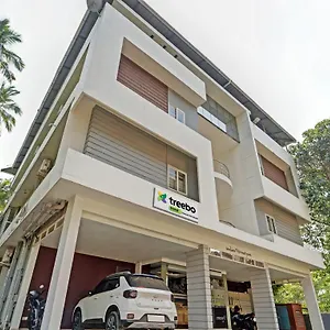 Sreepathi Nirmalyam 400 Mts From Guruvayoor Temple Hotel